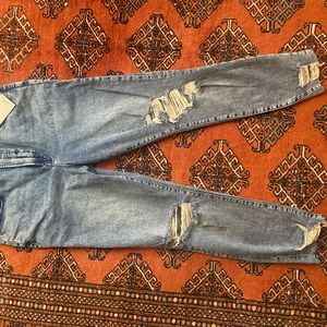 Good American Good Waist crop chewed hem. Capris tag says 10 but fit like an 8.